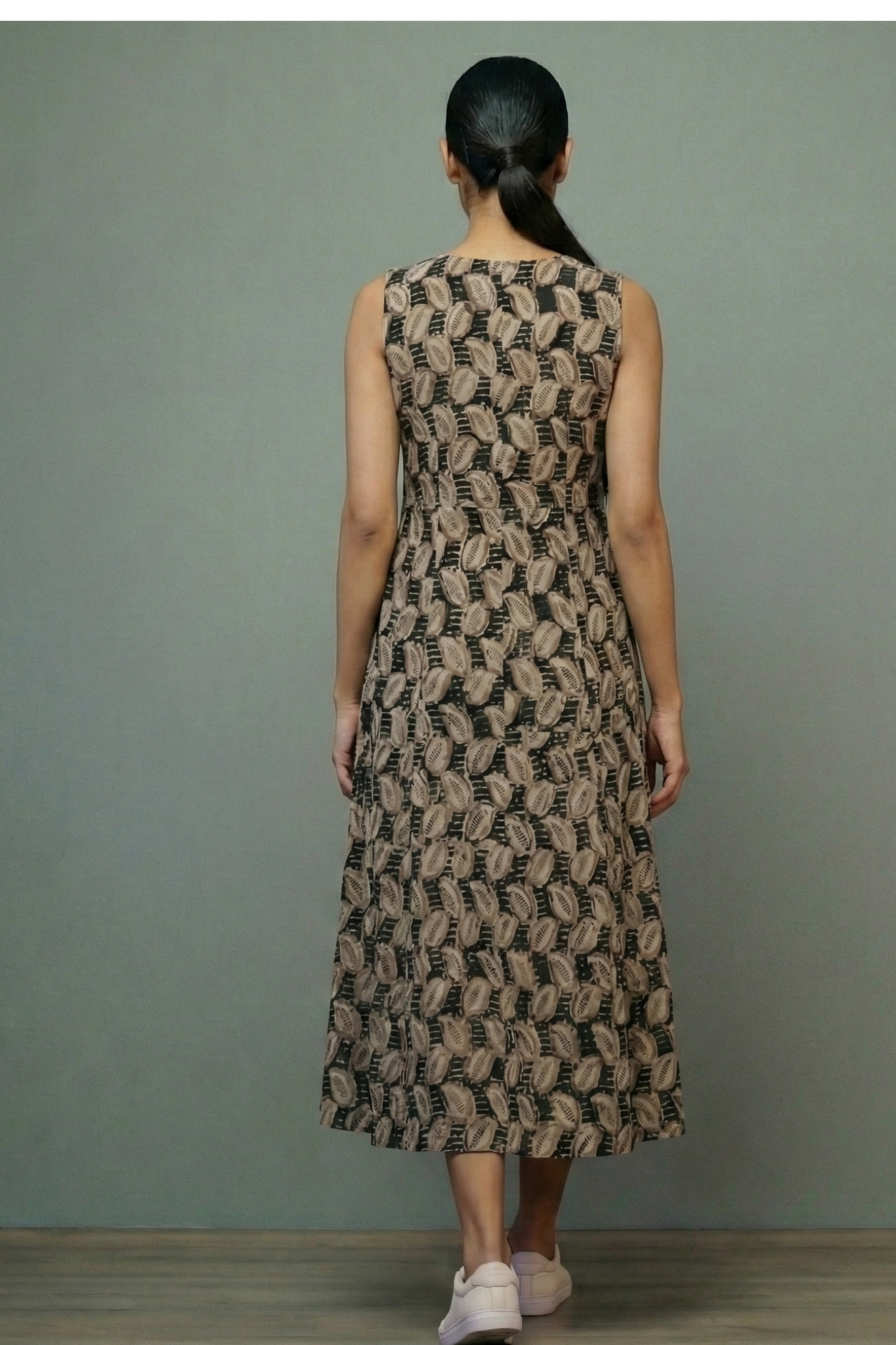 Black Leafplay Long Sleeveless Dress
