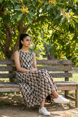 Black Leafplay Long Sleeveless Dress
