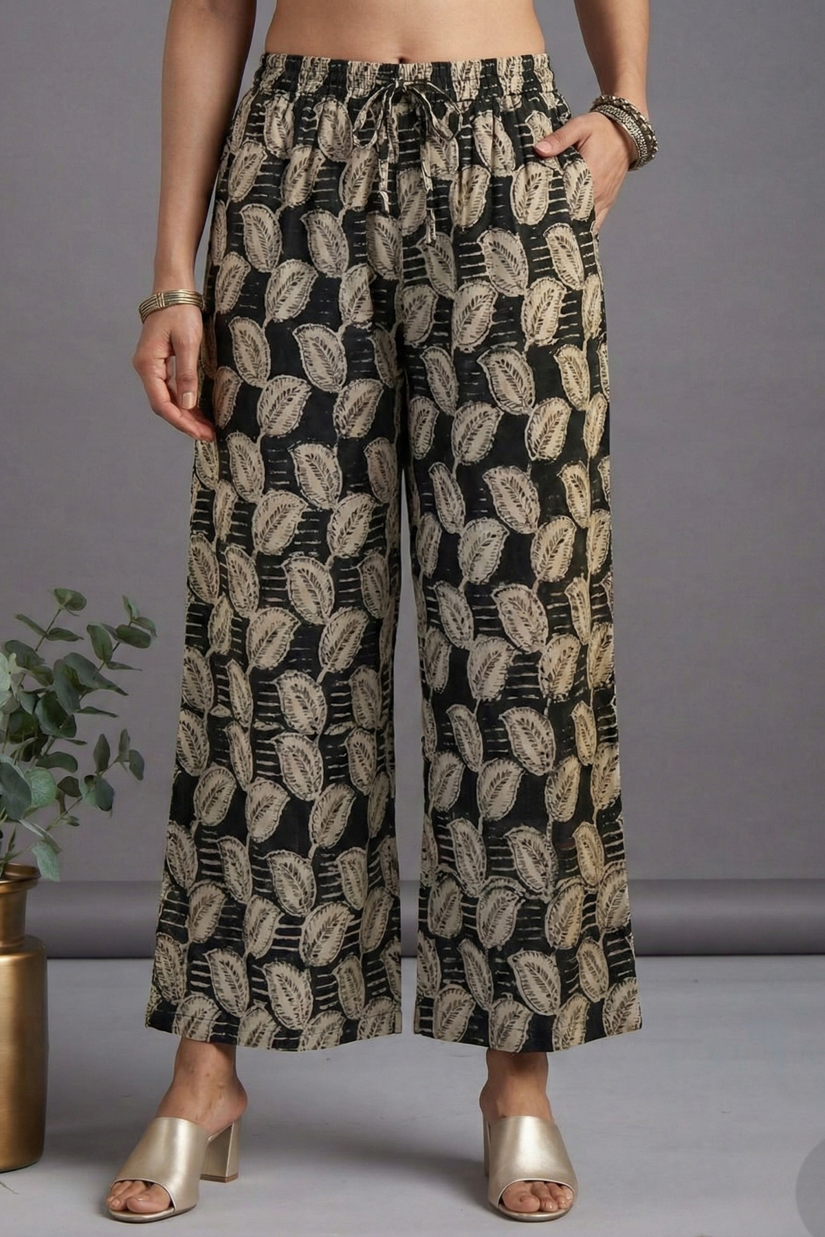 Comfort fit pants - Black Leaf printed