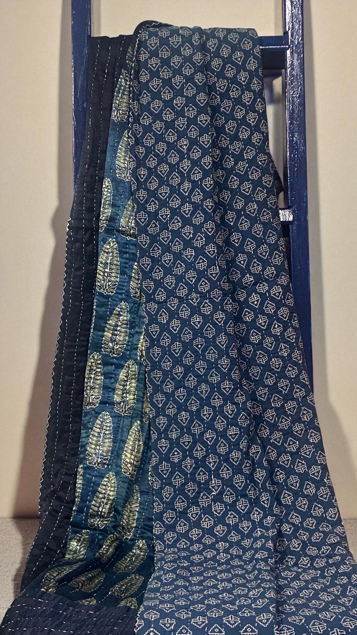 handcrafted mashroo single quilt with filler - indigo & asopalav