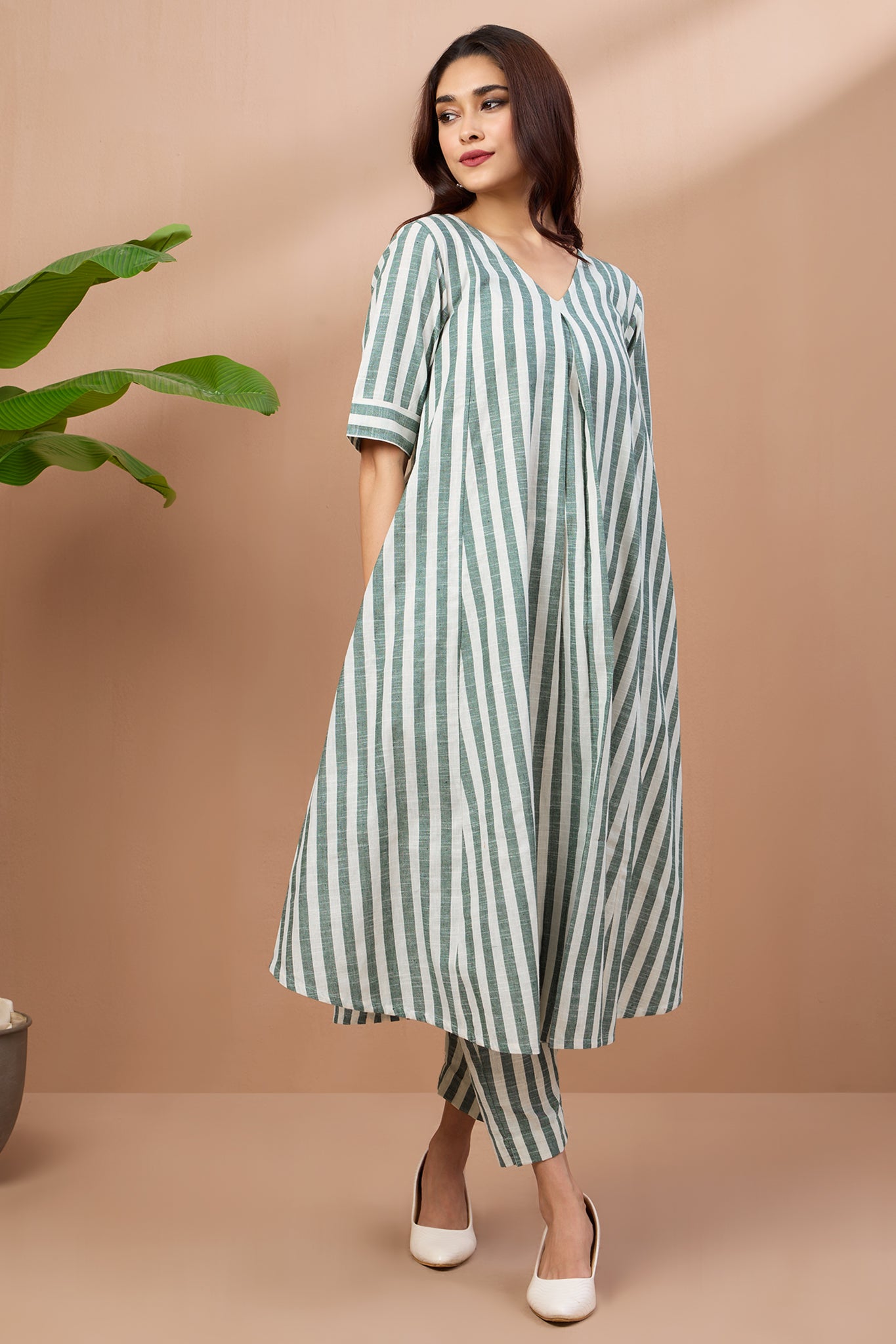 co-ord set box pleated v-neck kurta - jade stripes