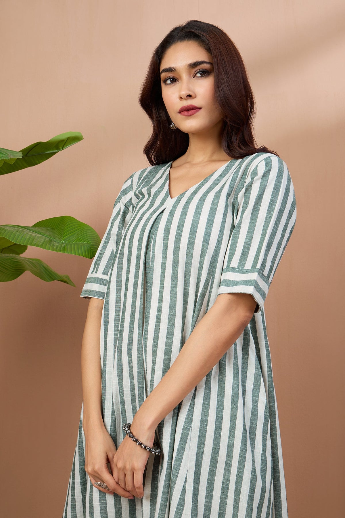 co-ord set box pleated v-neck kurta - jade stripes