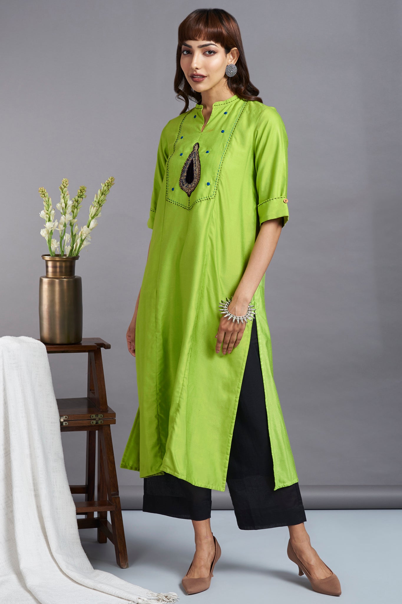 long yoke panel kurta - glistening lime & mughal butta