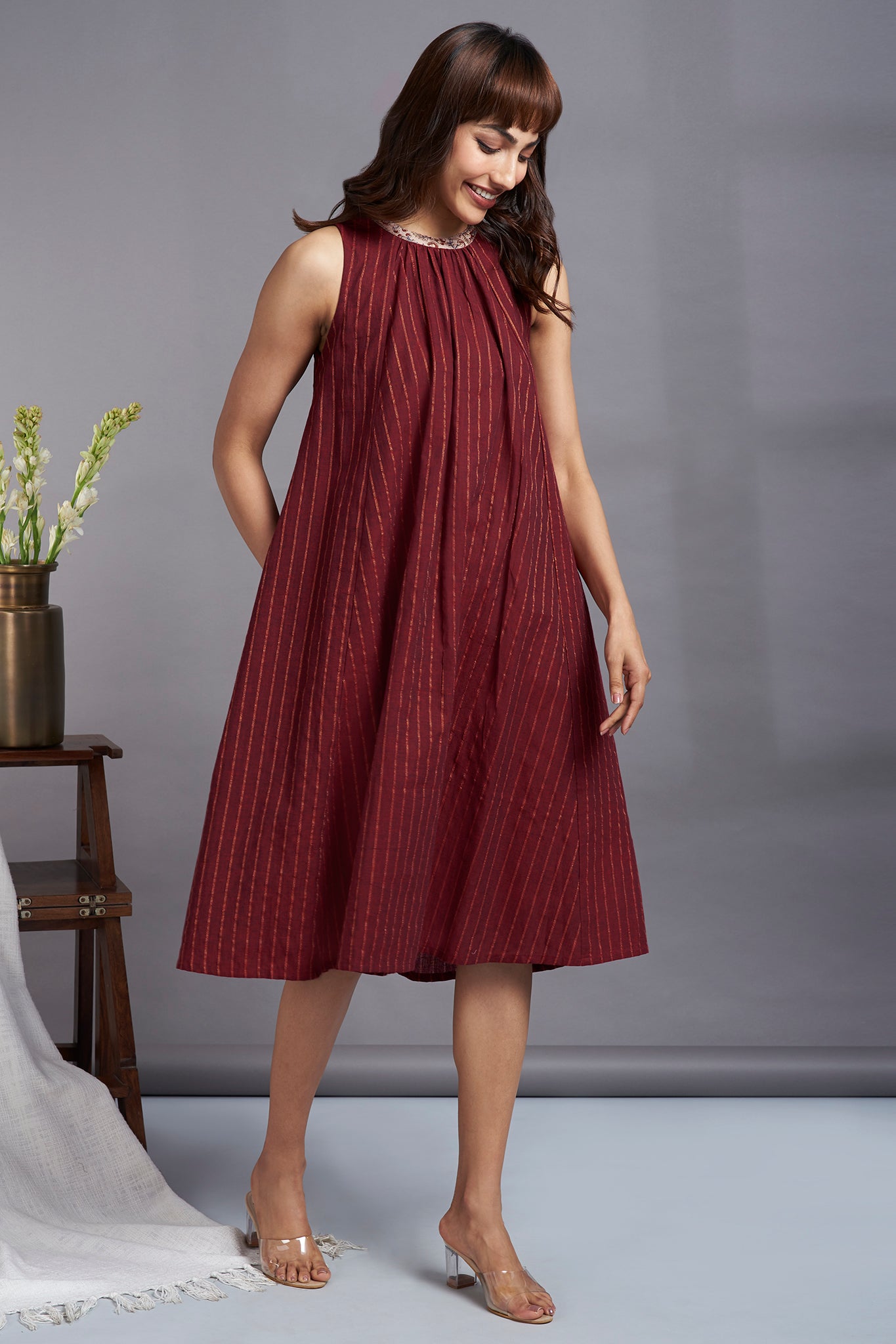 marsala valley - sleeveless crew neck gather dress with gold lines