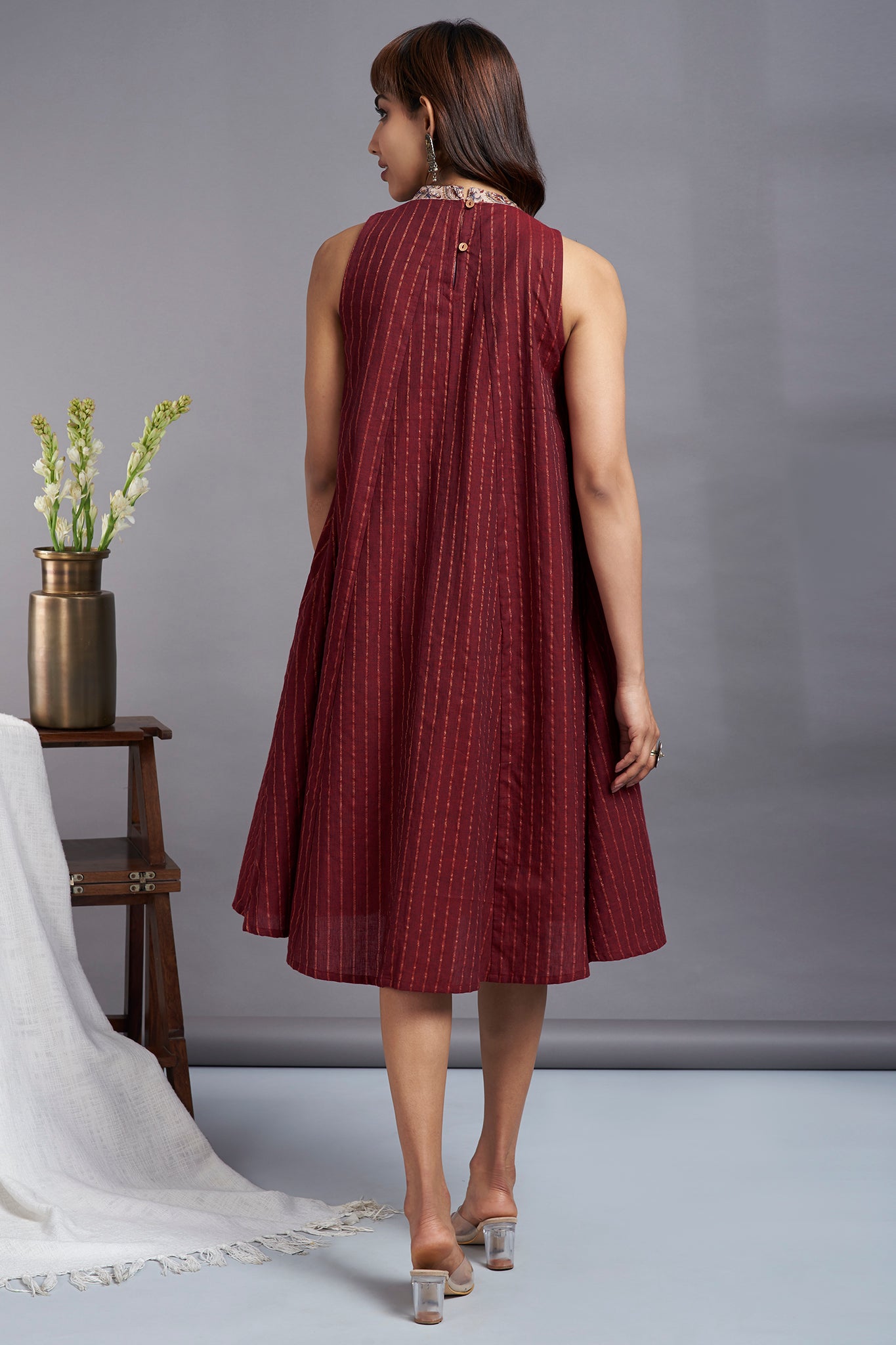 marsala valley - sleeveless crew neck gather dress with gold lines
