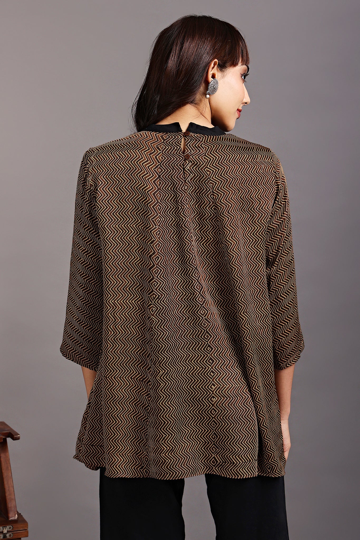 crew neck short top - smocked topaz & chevron lines