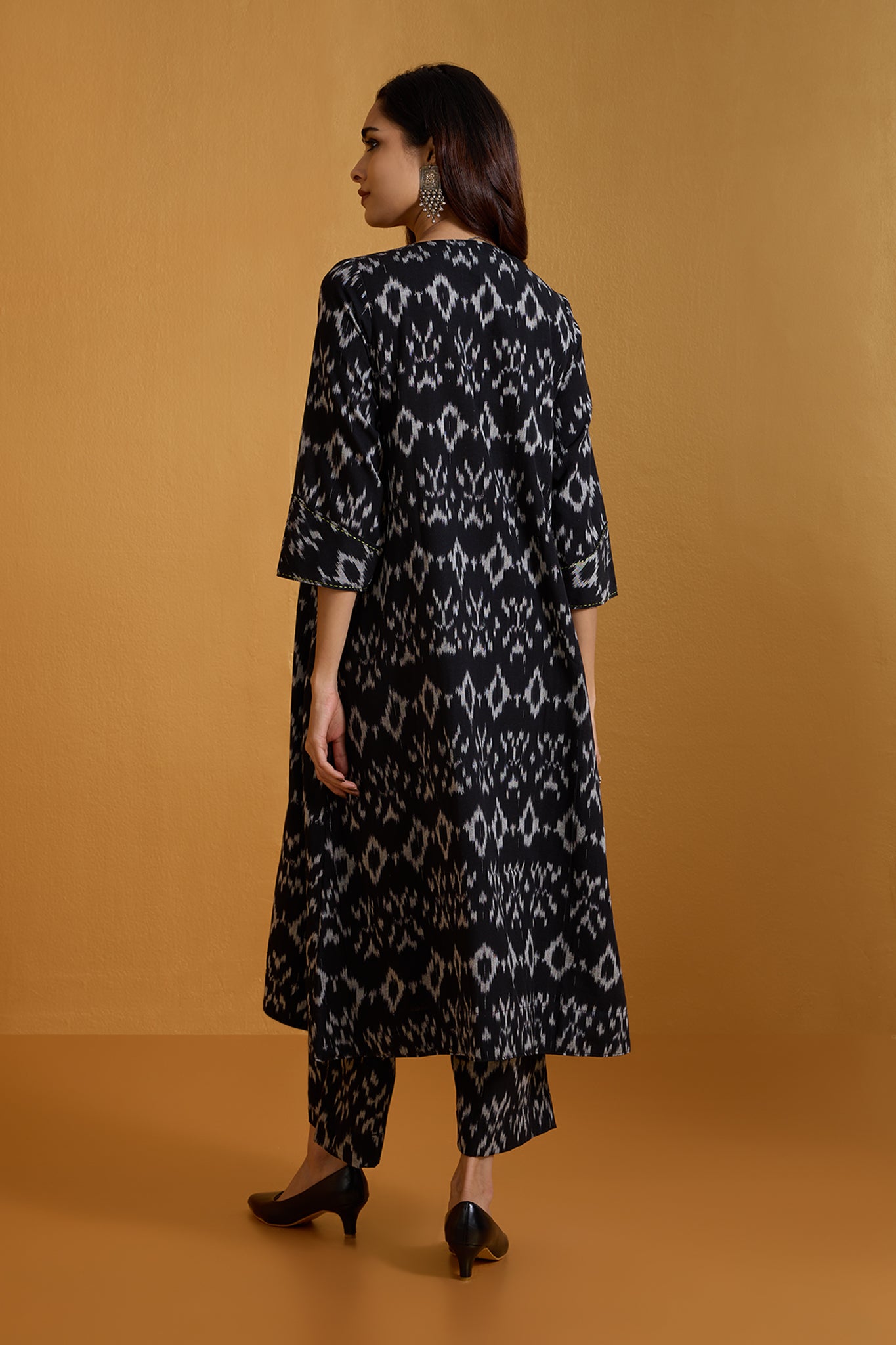 Co-ord Set Chalkboard Citrus a-Line Applique Panelled Kurta & Pants