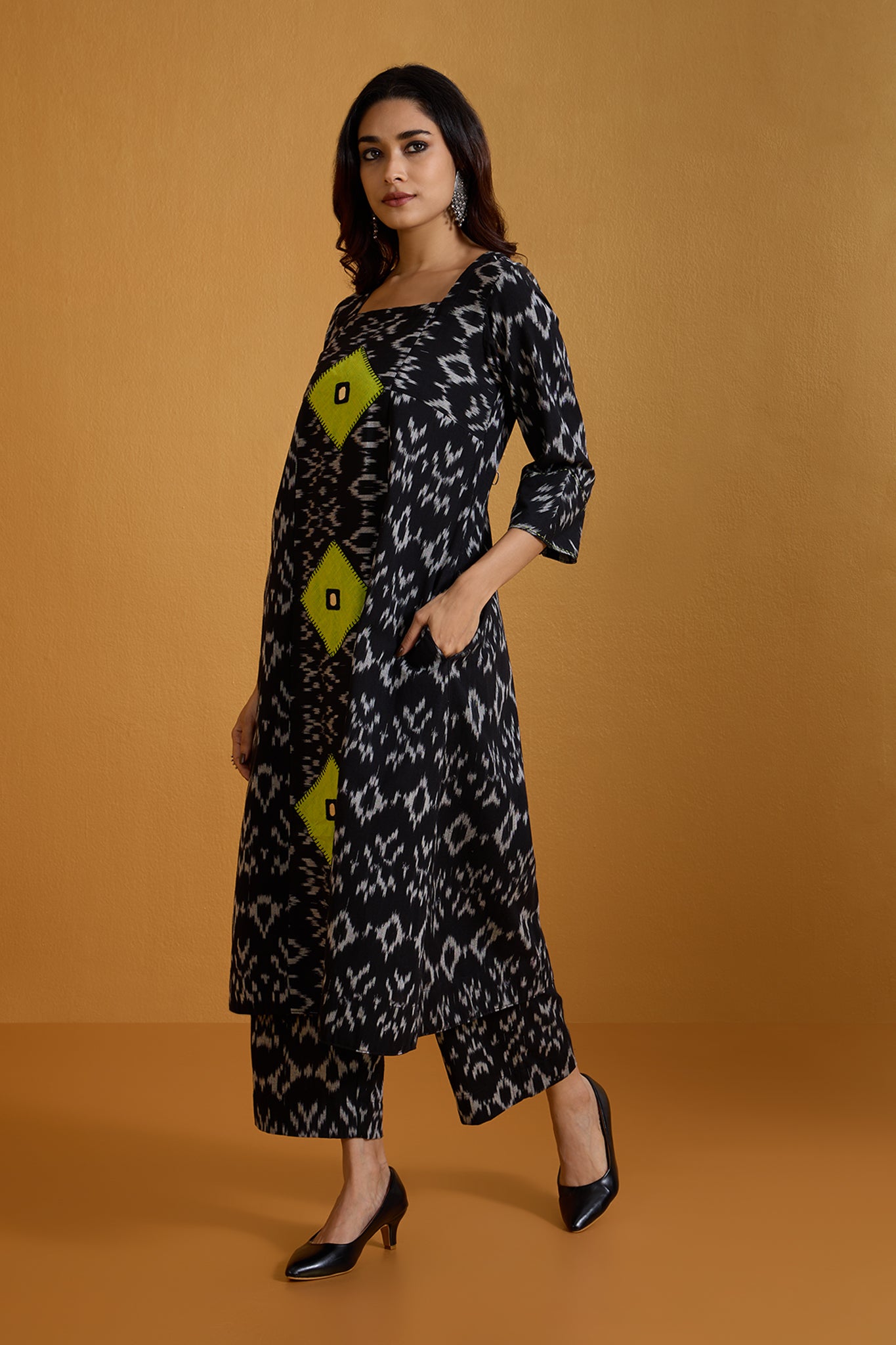 Co-ord Set Chalkboard Citrus a-Line Applique Panelled Kurta & Pants