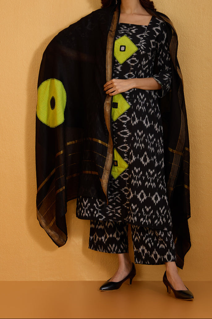handwoven maheshwari dupatta - black green applique