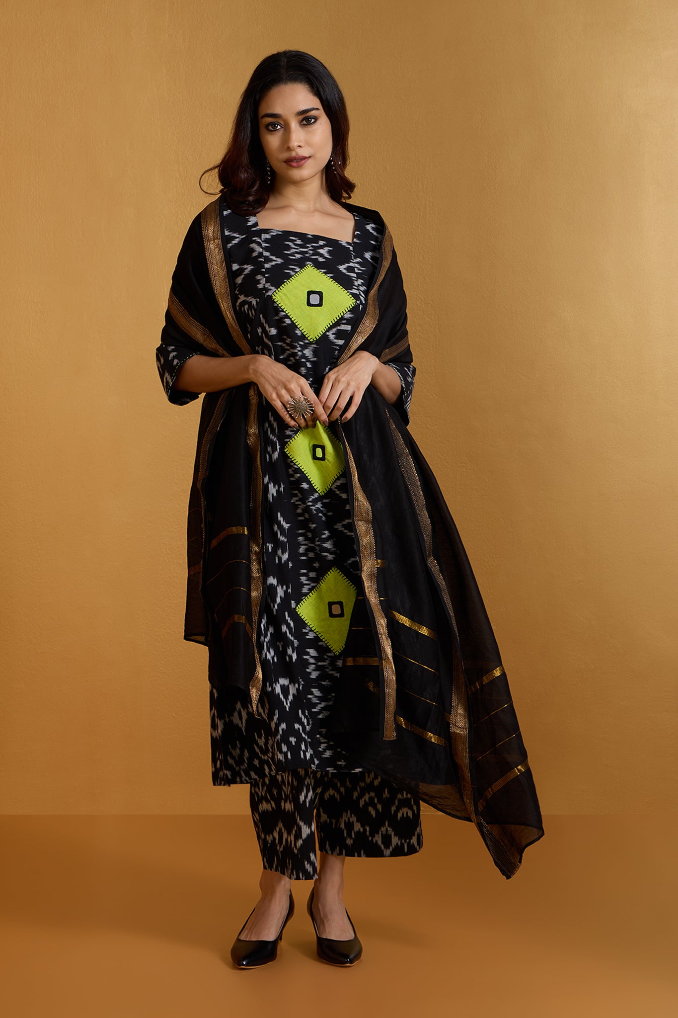Co-ord Set Chalkboard Citrus a-Line Applique Panelled Kurta & Pants