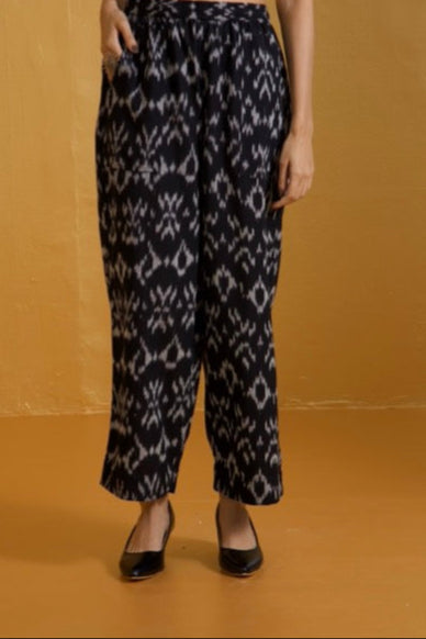 Co-ord Set Chalkboard Citrus a-Line Applique Panelled Kurta & Pants